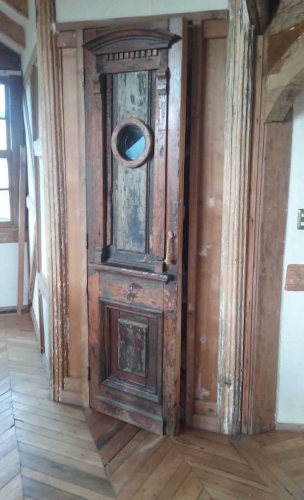 Antique Wood Door that Looks a little Pirate Shipish